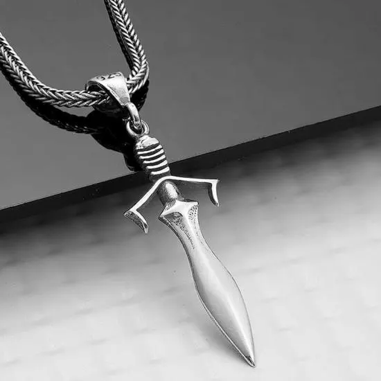 Gümüş Kılıç Kolye – Yiğitliğin Simgesi | 1,9 cm 5,1 cm 11,1 gr