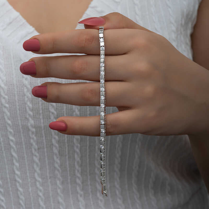 Gümüş Beyaz Taşlı Su Yolu Kadın Bileklik – Kesintisiz Işıltı | 925 Ayar | 0,4 cm 19 cm 10,6 gr