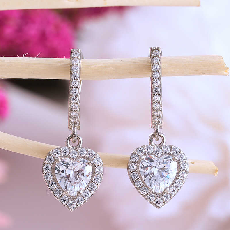 Gümüş Beyaz Taşlı Kalpli Kadın Küpe – Sevginin Simgesi | 925 Ayar | 0,9 cm 2,6 cm 4 gr