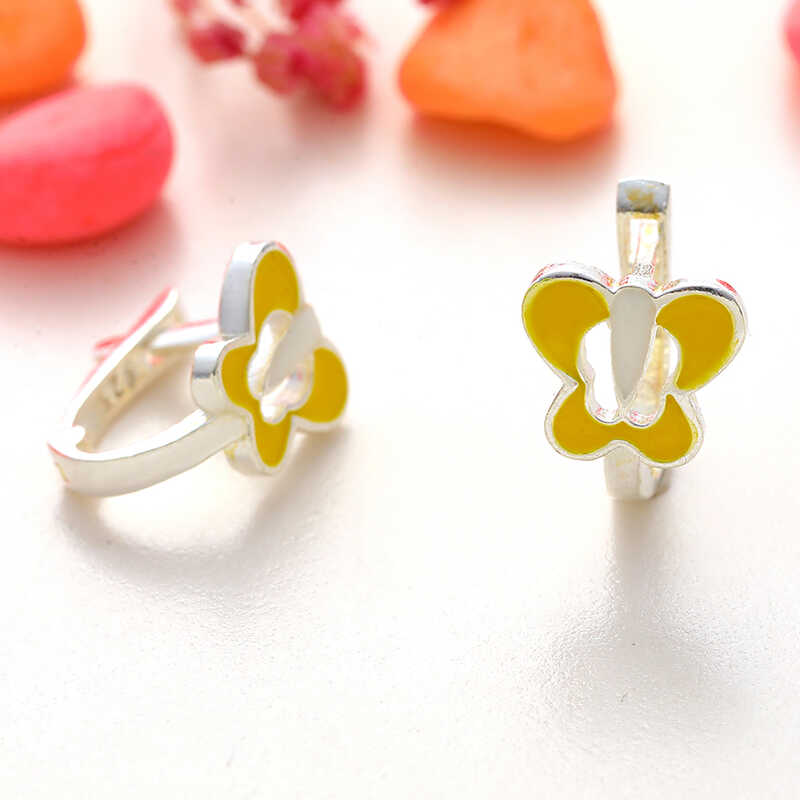 Gümüş Sarı Kelebek Çocuk Küpesi – Değişimin Simgesi | 0,9 cm 1,1 cm 1,5 gr