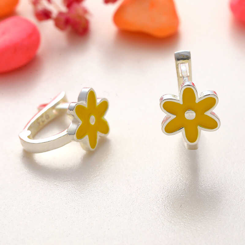 Gümüş Sarı Çiçek Çocuk Küpesi – Solmayan Bahar | 0,7 cm 1,1 cm 1,4 gr