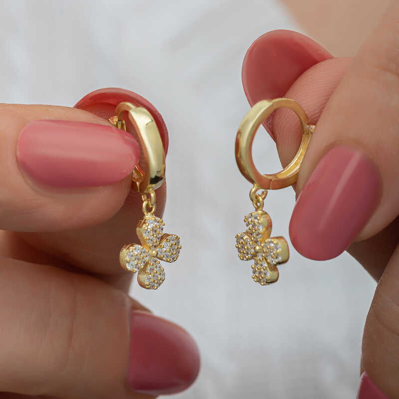 Gümüş Gold Sallantılı Yonca Kadın Küpe – Şans Getiren | 925 Ayar