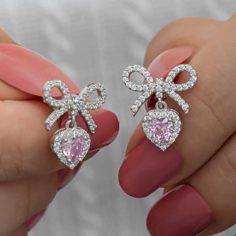 Gümüş Fiyonk Pembe Taşlı Kalpli Çivili Kadın Küpe – Sevginin Simgesi | 925 Ayar