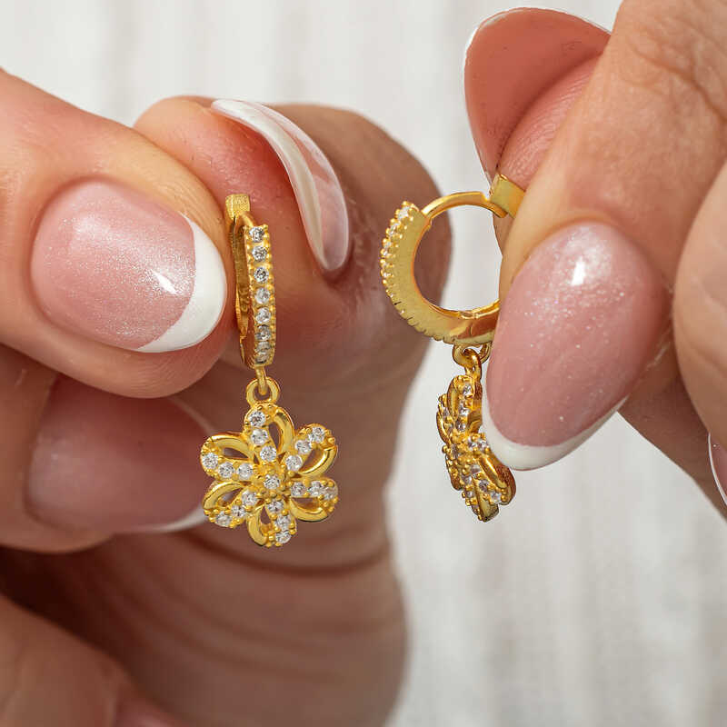 Gümüş Sallantılı Gold Çiçek Kadın Küpe – Solmayan Bahar | 925 Ayar