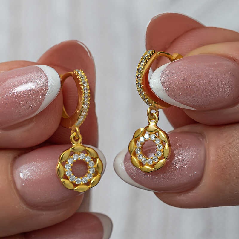 Gümüş Sallantılı Gold Halka Kadın Küpe – Hareketli Işıltı | 925 Ayar