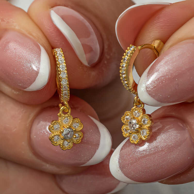 Gümüş Sallantılı Gold Minimal Çiçek Kadın Küpe – Solmayan Bahar | 925 Ayar