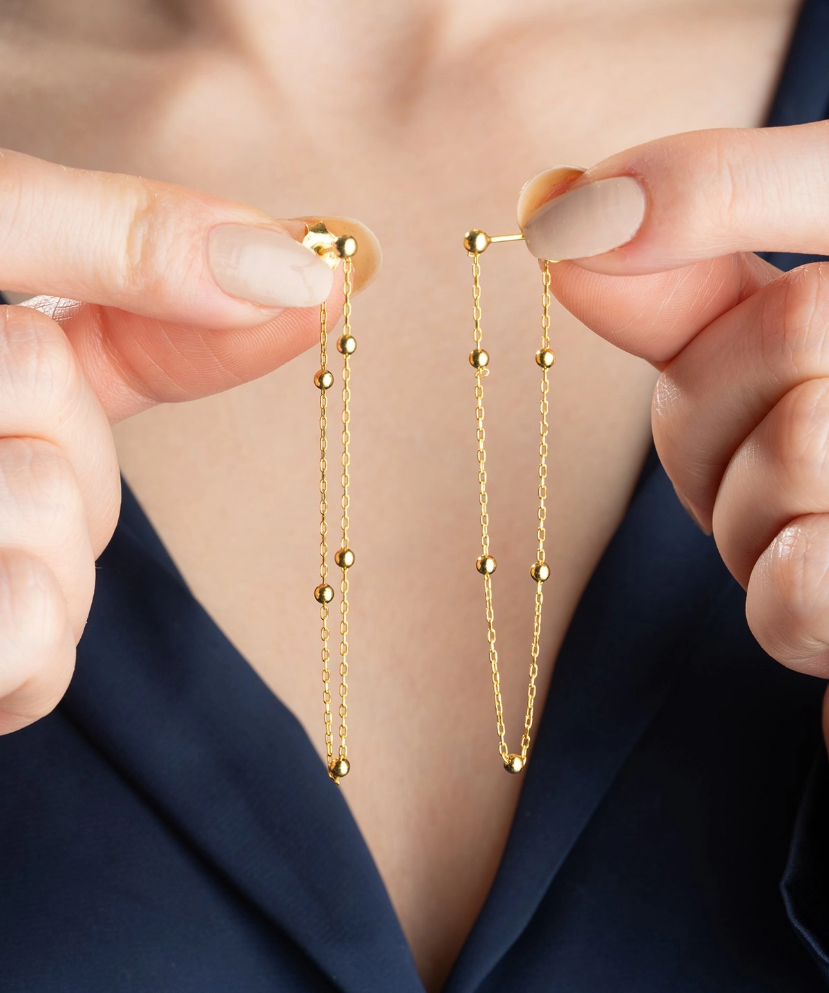 Gümüş Çift Zincirli Gold Top Detaylı Kadın Küpe – Zarif Dokunuş | 925 Ayar