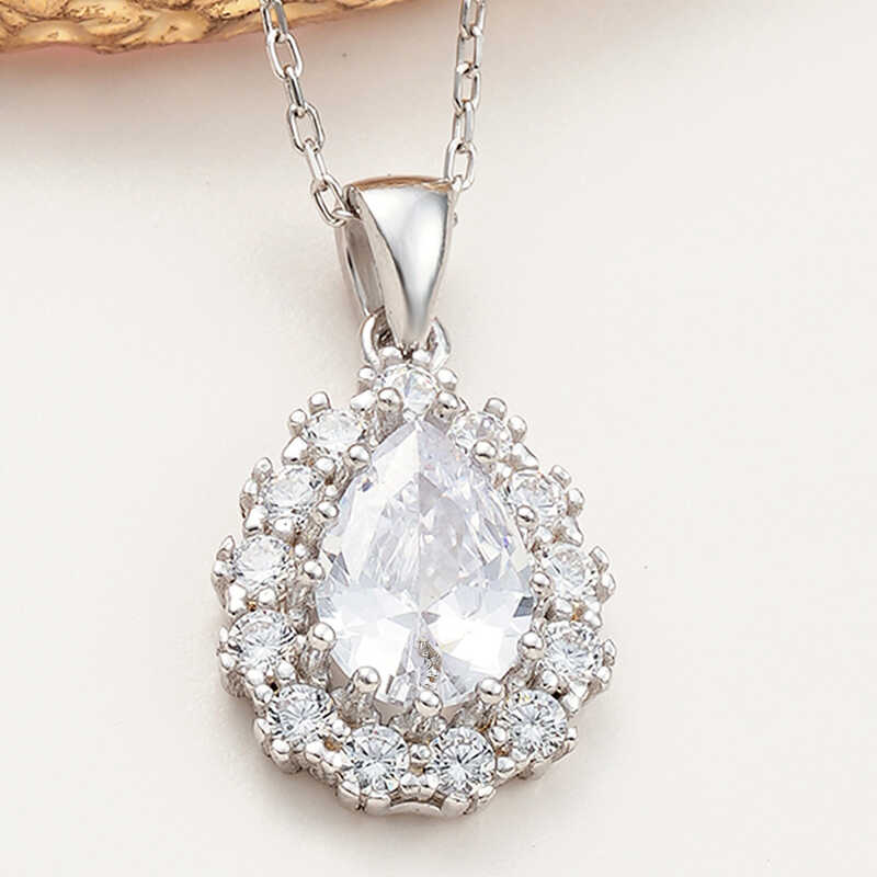 Gümüş Damla Zirkon Taşlı Kadın Kolye – Zamansız Klasik | 925 Ayar | 1,2 cm 1,8 cm 4,3 gr