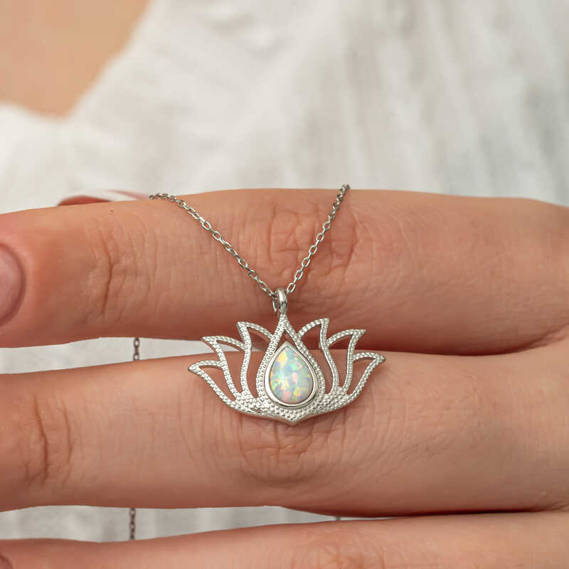 Gümüş Beyaz Opal Taşlı Lotus Kadın Kolye-Gümüş