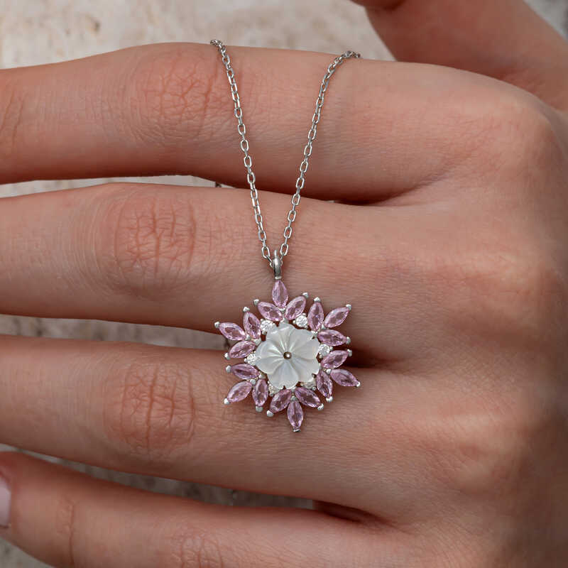 Gümüş Pembe Lotus Desenli Çiçek Kadın Kolye – Arınmanın Simgesi | 925 Ayar